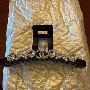 C.C LOGO Elegant black claw clip clear rhinestones N pearls hair accessories